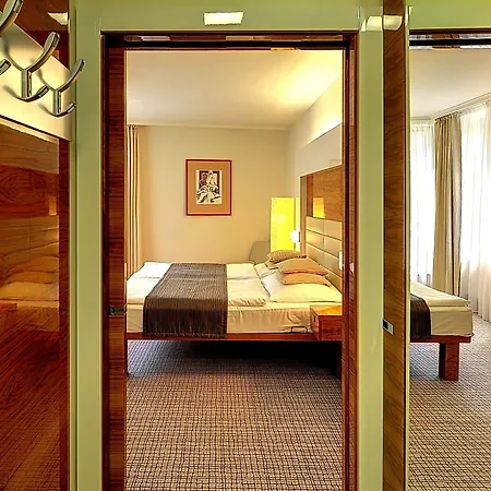 St. Joseph Royal Regent 4*